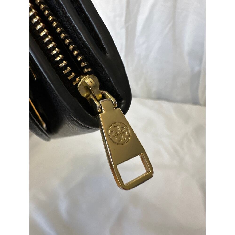 Tory Burch Britten Pebbled Leather Envelope Black Wallet EUC - Picture 9 of 9